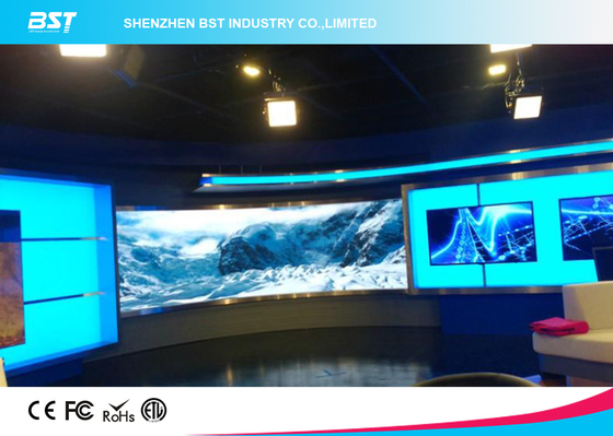 Lo schermo di visualizzazione curvo dell'interno del LED di P5mm, il colore pieno SMD2121 ha condotto lo schermo per la stazione televisiva