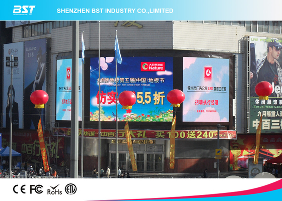 OA Series Outdoor LED Billboard   White Cabinet Design for Extreme Heat & Sunlight Resistance Tasso di aggiornamento 3840Hz IP66 impermeabile Risparmio energetico