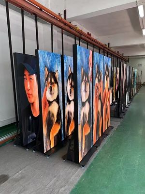 Serie IP   Versatile 640x1920mm Indoor LED Poster con elevato tasso di aggiornamento e controllo wireless